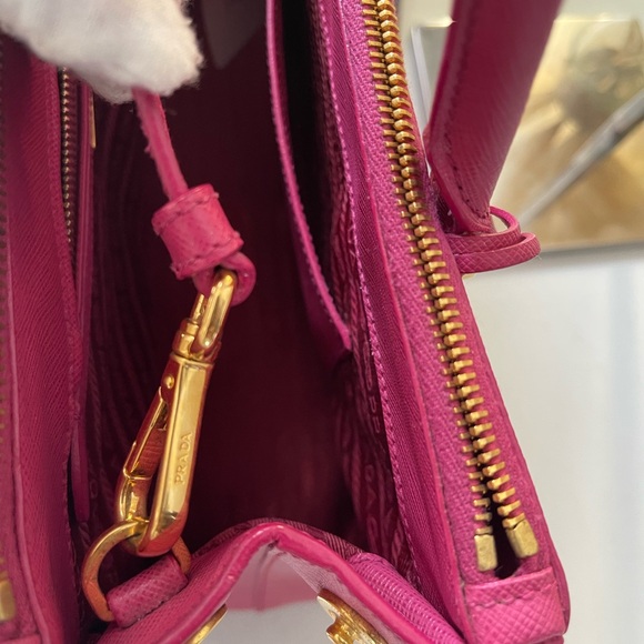 ๐PRADA Saffiano Lux FUXIA two way bag๐ - Picture 12 of 17